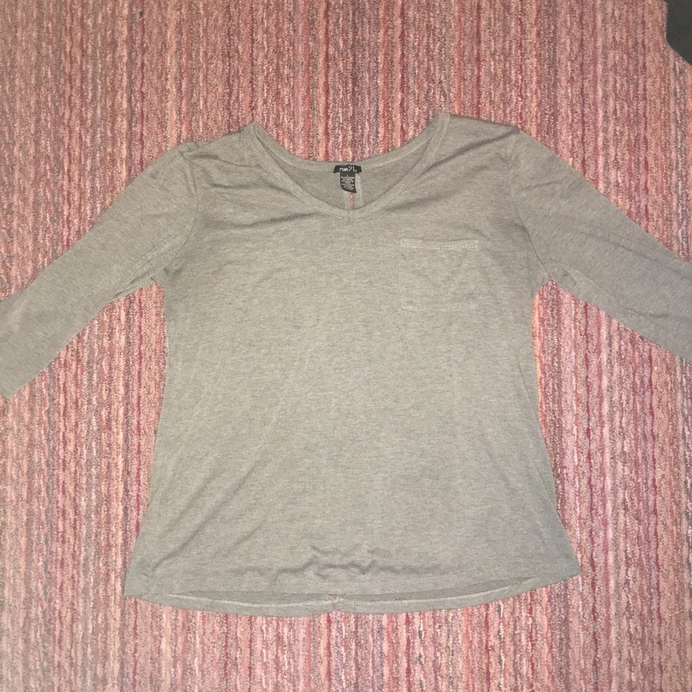 A grey quarter length shirt!